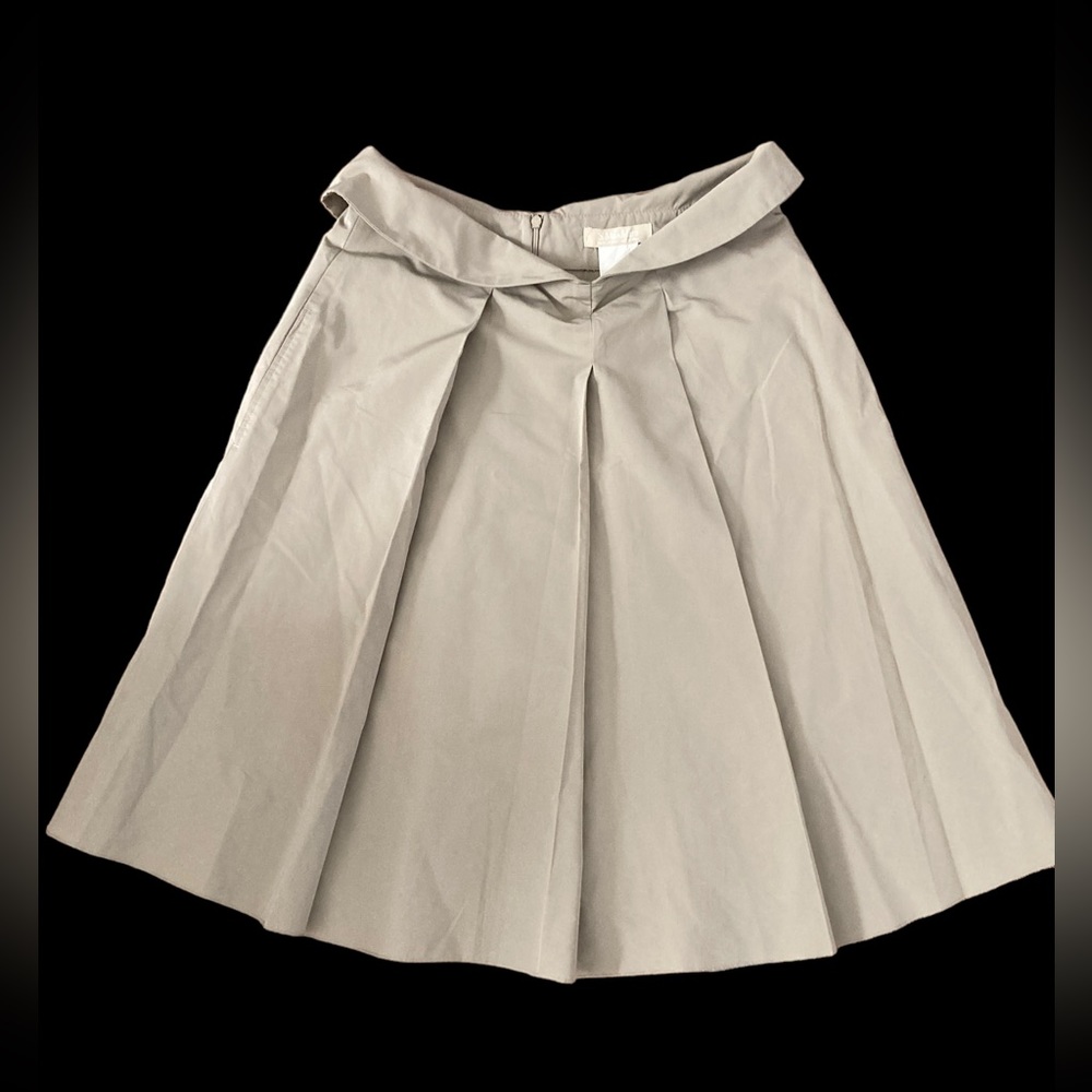 MaxMara Khaki Short Skirt- GORGEOUS DETAIL- Excellent Condition- size 10
